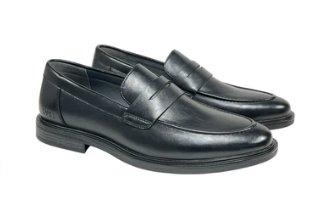 Men’s Loafers vs. Dress Shoes: Which is Better for Parties?